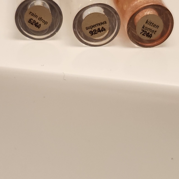 Stila Must Dew Lip Oil Trio - Picture 5 of 5